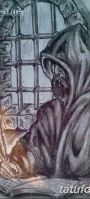 fotó tetováló szerzetes a motorháztetőben, 2017. 09. 16 -án, №001 - tetováló szerzetes a motorháztetőben -