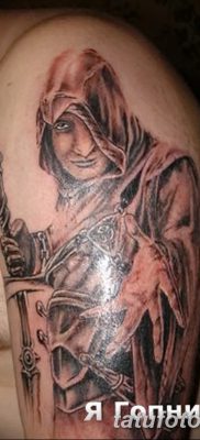 fotó tetováló szerzetes a motorháztetőben, 2017. 09. 16 -án, №013 - tetováló szerzetes a motorháztetőben -