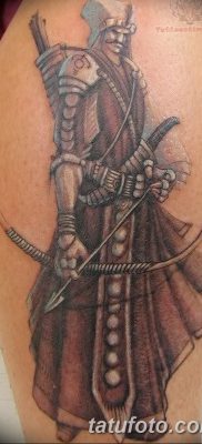 fotó tetováló szerzetes a motorháztetőben, 2017. 09. 16 -án, №015 - tetováló szerzetes a motorháztetőben -