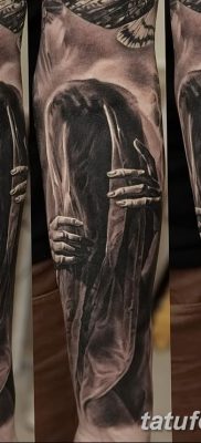 fotó tetováló szerzetes a motorháztetőben, 2017. 09. 16 -án, №018 - tetováló szerzetes a motorháztetőben -