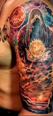 fotó tetováló szerzetes a motorháztetőben, 2017. 09. 16 -án, №022 - tetováló szerzetes a motorháztetőben -