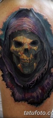 fotó tetováló szerzetes a motorháztetőben, 2017. 09. 16 -án, №028 - tetováló szerzetes a motorháztetőben -