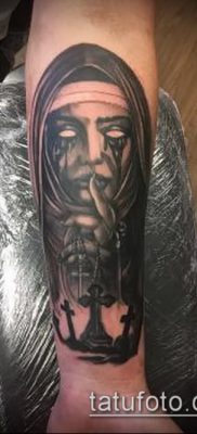 fotó egy apáca tetoválásról (jelentése) - példa egy érdekes tetoválási rajzra - 073