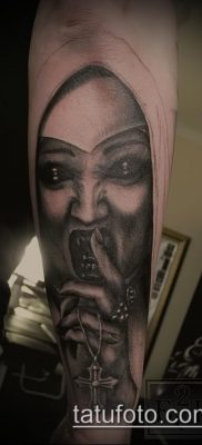 fotó egy apáca tetoválásról (jelentése) - példa egy érdekes tetoválási tervre - 068