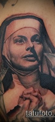 fotó egy apáca tetoválásról (jelentése) - egy példa egy érdekes tetoválási tervre - 064