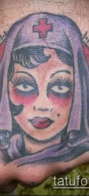 fotó egy apáca tetoválásról (jelentése) - egy példa egy érdekes tetoválási tervre - 060