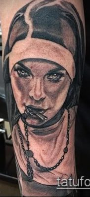 fotó egy apáca tetoválásról (jelentése) - példa egy érdekes tetoválási tervre - 032