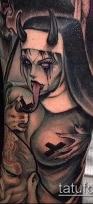 fotó egy apáca tetoválásról (jelentése) - példa egy érdekes tetoválási rajzra - 005