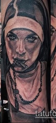fotó egy apáca tetoválásról (jelentése) - példa egy érdekes tetoválási tervre - 003