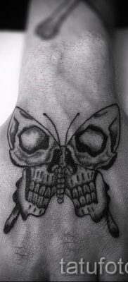 moly tetoválás fotója a moly tetoválás jelentéséről szóló cikkhez - tatufoto.ru - 25