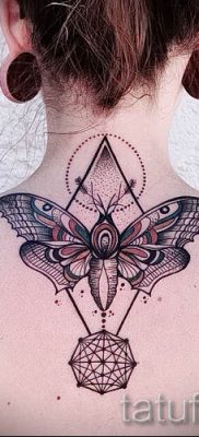 fotó lepke tetoválásról a moly tetoválás jelentéséről szóló cikkhez - tatufoto.ru - 15