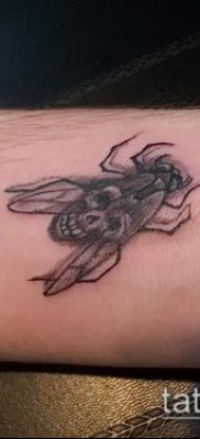 fénykép egy légy tetoválásról (jelentése) - példa egy érdekes tetoválórajzra - 034