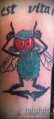 fotó egy légy tetoválásról (jelentése) - egy példa egy érdekes tetoválási rajzra - 023