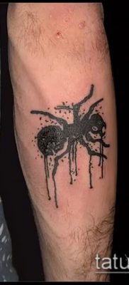 Снимка на татуировка на мравка (значение) - пример за интересен дизайн на татуировка - 046