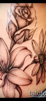 женска татуировка на бедрото (значение) - пример за интересен дизайн на татуировка - 030