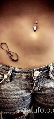 женска татуировка на бедрото (значение) - пример за интересен дизайн на татуировка - 026