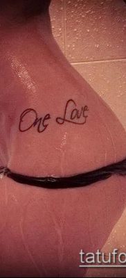 женска татуировка на бедрото (значение) - пример за интересен дизайн на татуировка - 025