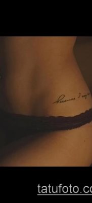 женска татуировка на бедрото (значение) - пример за интересен дизайн на татуировка - 014