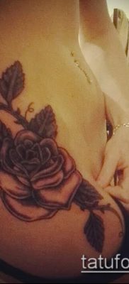 женска татуировка на бедрото (значение) - пример за интересен дизайн на татуировка - 012