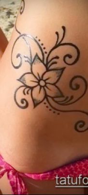 женска татуировка на бедрото (значение) - пример за интересен дизайн на татуировка - 011