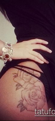 женска татуировка на бедрото (значение) - пример за интересен дизайн на татуировка - 009