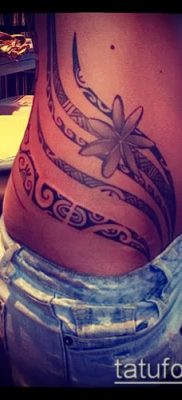 женска татуировка на бедрото (значение) - пример за интересен дизайн на татуировка - 005