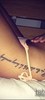 женска татуировка на бедрото (значение) - пример за интересен дизайн на татуировка - 004