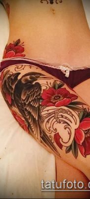 женска татуировка на бедрото (значение) - пример за интересен дизайн на татуировка - 001