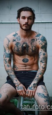 татуировка на бедрото за мъже (стойност) - пример за интересна рисунка за татуировка - 012