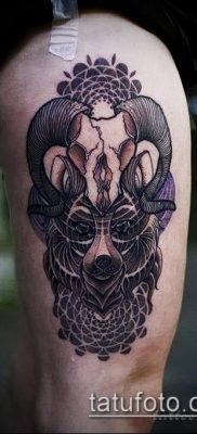 татуировка на бедрото за мъже (стойност) - пример за интересна рисунка за татуировка - 007