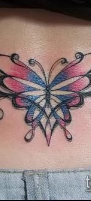 tetoválás a farokcsont fotóján (érték) - példa egy érdekes tetoválási rajzra - 012