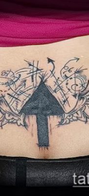 farokcsont tetoválás fotó (érték) - példa egy érdekes tetoválási rajzra - 005