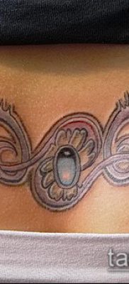 farokcsont tetoválás fotó (érték) - példa egy érdekes tetoválási rajzra - 004