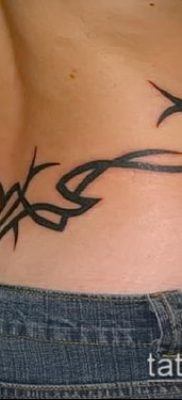 farokcsont tetoválás fotó (érték) - példa egy érdekes tetoválási rajzra - 003