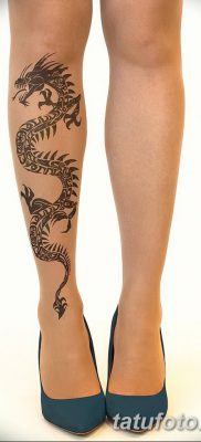 fotó a jobb lábán lévő tetoválásról, 2018. 04. 16 -án, №047 - tetoválás a jobb lábán -