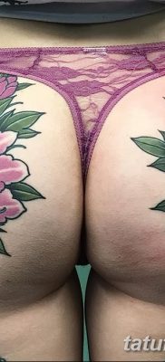 fotó a fenéken lévő tetoválásról, 2017. 09. 09. №014 - tetoválás a fenéken -