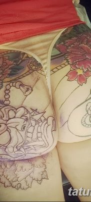 fotó a fenéken lévő tetoválásról, 2017. 09. 19 -én # 015 - tetoválás a fenéken -