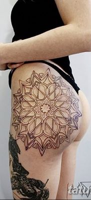 fotó a fenéken lévő tetoválásról, 2017. 09. 09. №033 - tetoválás a fenéken -