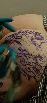 fotó a fenéken lévő tetoválásról, 2017. 09. 09. # 037 - tetoválás a fenéken -