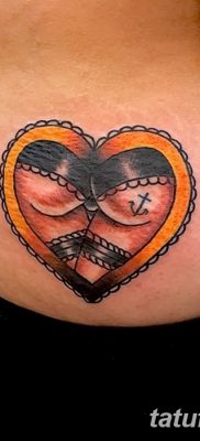 fotó a fenéken lévő tetoválásról, 2017. 09. 09. # 060 - tetoválás a fenéken -