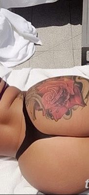 fotó a fenéken lévő tetoválásról, 2017. 09. 09. №068 - tetoválás a fenéken -