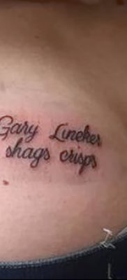 fotó a fenéken lévő tetoválásról, 2017. 09. 09. # 096 - tetoválás a fenéken -