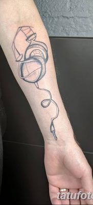 Fotó tetováló fejhallgatóról 2018.08.28. №007 - tetováló fejhallgató -