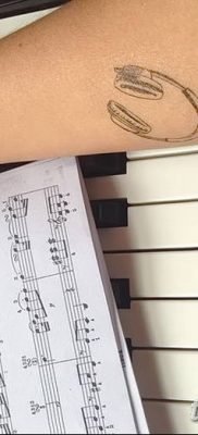 Fotó tetováló fejhallgatóról 2018.08.28. №126 - tetováló fejhallgató -