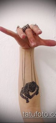 fotó egy tetováló szálról egy bábuval (tetoválás) (érték) - példa rajz - 010