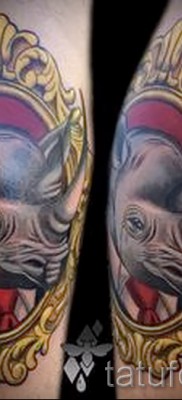 Fotó példa egy orrszarvú tetoválásra egy keretben