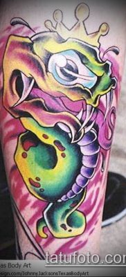 ÚJ ISKOLAI TATTOOZATOK №920 - a rajz hűvös változata, amely sikeresen használható átalakítására és tetoválásként történő alkalmazására egy új iskola számára a férfiak számára