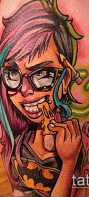 A NEW SCHOOL TATTOOS # 935 a minta érdekes változata, amely sikeresen használható a lány új arccsontjának megváltoztatására és tetoválására.