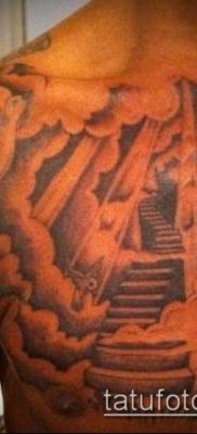 A felhő tetoválás # 753 a minta érdekes változata, amely sikeresen használható a hold felhőkben történő átalakítására és tetoválásként történő alkalmazására