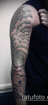 A felhő tetoválás # 483 a minta méltó változata, amely könnyen használható a finomításhoz és az alkalmazáshoz, mint Tattoo Clouds